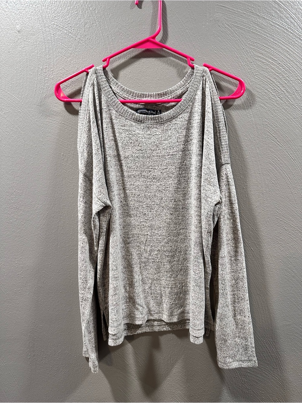 Abercrombie & Fitch Gray Cold-Shoulder Knit Top